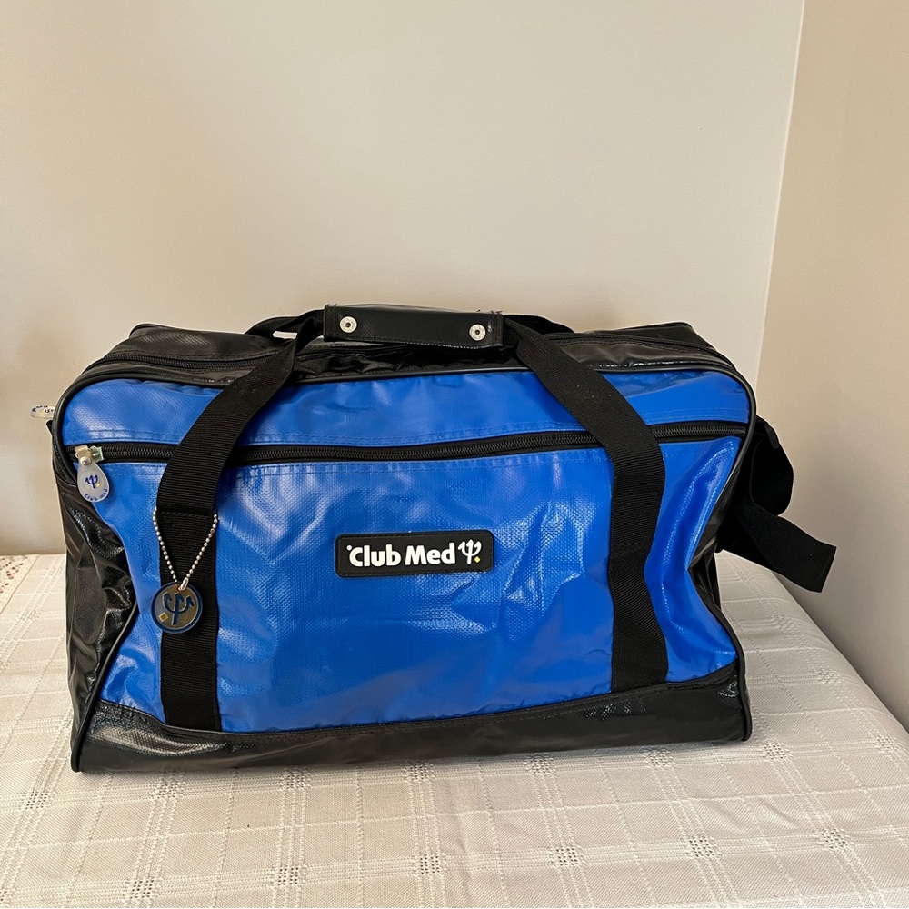 LOT of 2 🤩 Vintage Club Med Bag and Medium T-Shirt Bundle